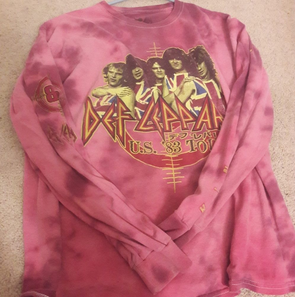 Red acid washed long sleeve tee